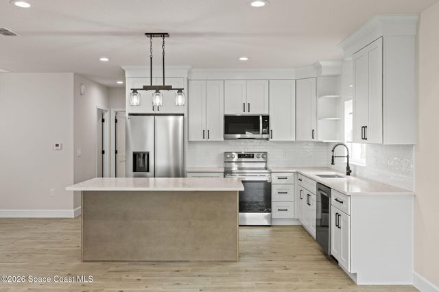 357 Galicia Street SW, Palm Bay, FL 32908