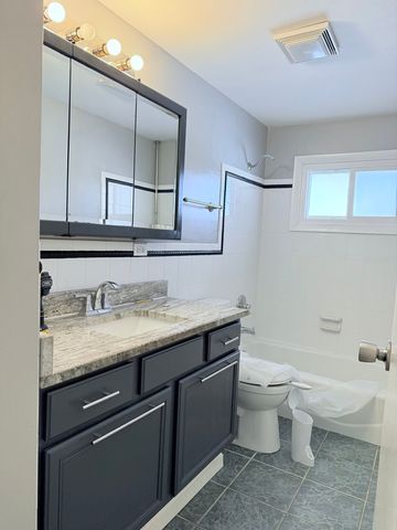 1432 Concord Lane, Schaumburg, IL 60193