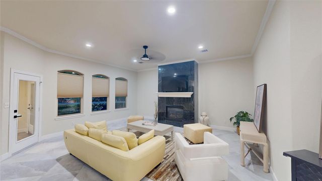 119 April Waters Drive W, Conroe, TX 77356