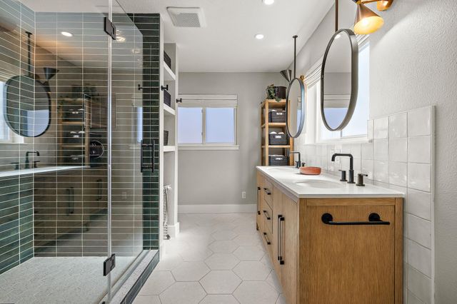 8001 Camden DR, Austin, TX 78757