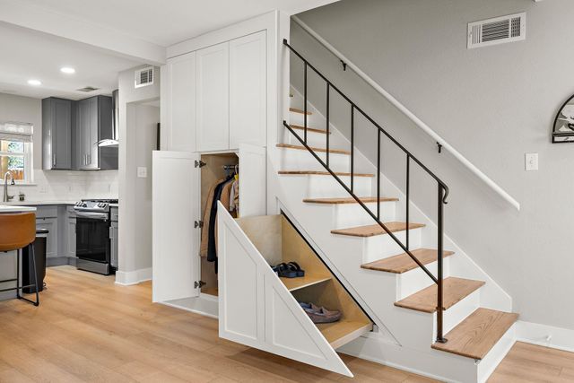 8001 Camden DR, Austin, TX 78757