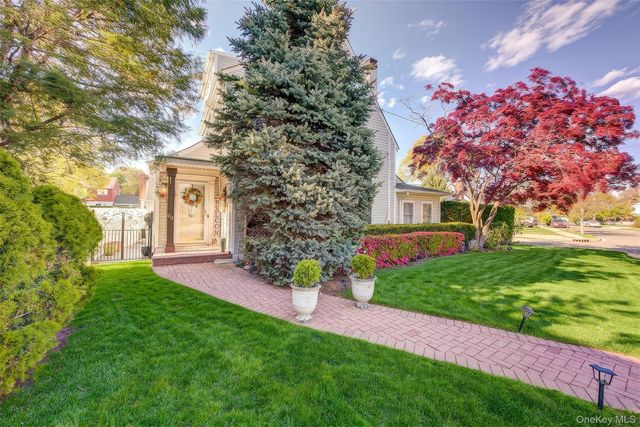 63 Buckingham Place, Lynbrook, NY 11563