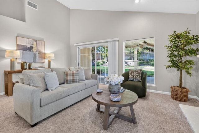 2721 Courtside Dr, Roseville, CA 95661
