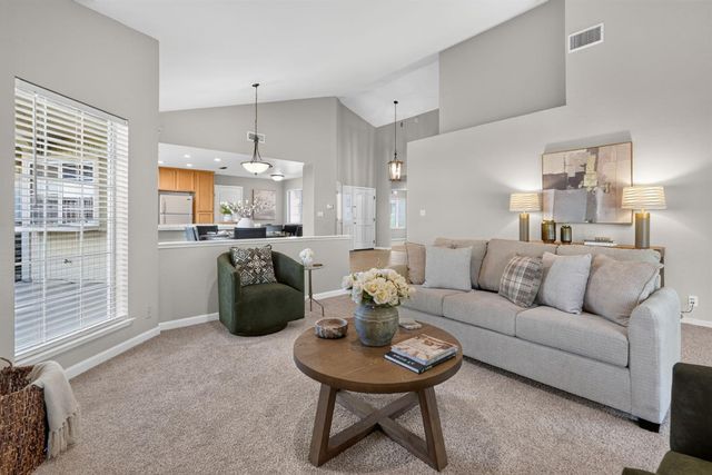 2721 Courtside Dr, Roseville, CA 95661
