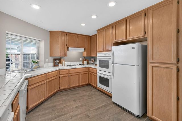 2721 Courtside Dr, Roseville, CA 95661