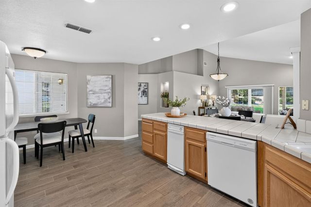 2721 Courtside Dr, Roseville, CA 95661