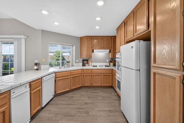 2721 Courtside Dr, Roseville, CA 95661
