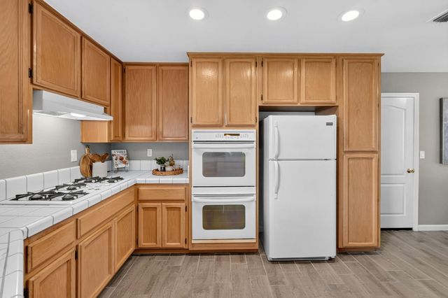 2721 Courtside Dr, Roseville, CA 95661
