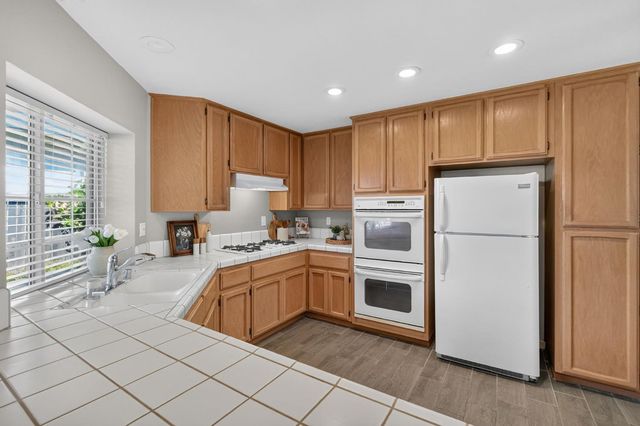 2721 Courtside Dr, Roseville, CA 95661