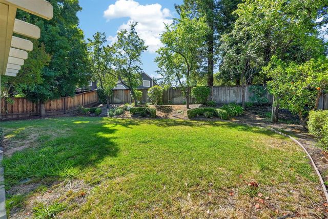 2721 Courtside Dr, Roseville, CA 95661