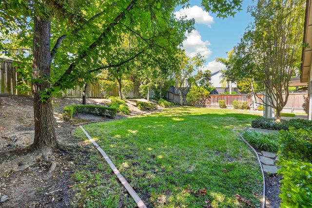 2721 Courtside Dr, Roseville, CA 95661