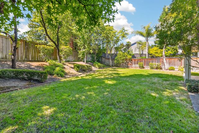 2721 Courtside Dr, Roseville, CA 95661