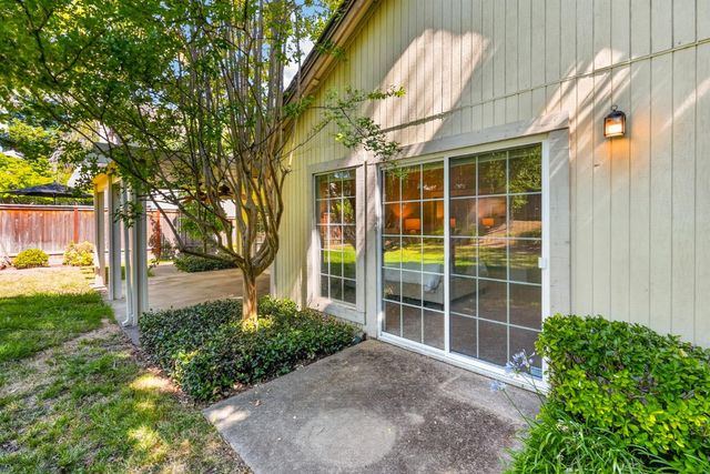 2721 Courtside Dr, Roseville, CA 95661