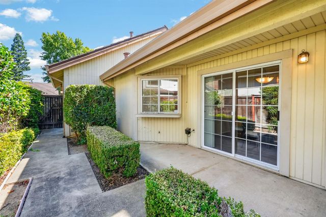 2721 Courtside Dr, Roseville, CA 95661
