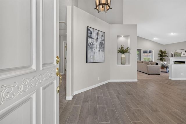 2721 Courtside Dr, Roseville, CA 95661