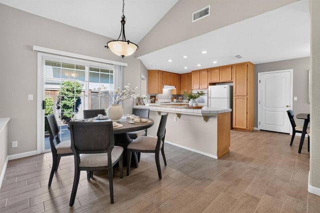 2721 Courtside Dr, Roseville, CA 95661