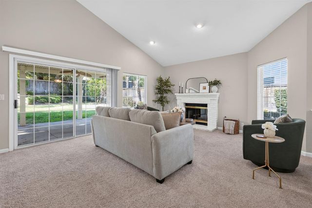 2721 Courtside Dr, Roseville, CA 95661
