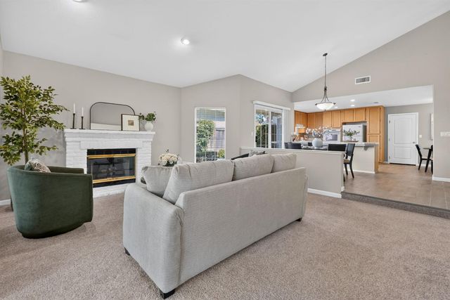 2721 Courtside Dr, Roseville, CA 95661