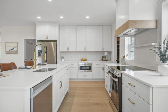 1410 Stonehaven Drive, Sun Prairie, WI 53590