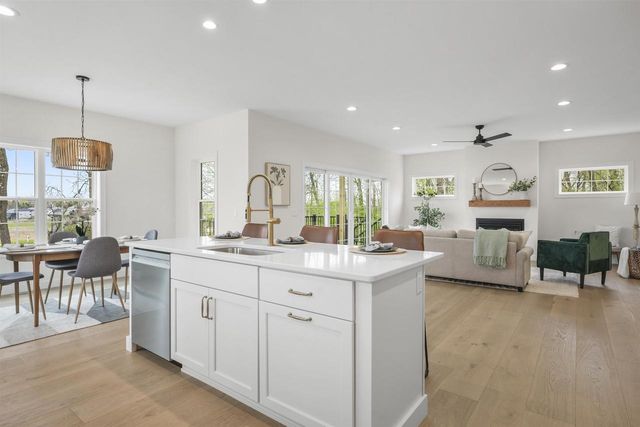 1410 Stonehaven Drive, Sun Prairie, WI 53590