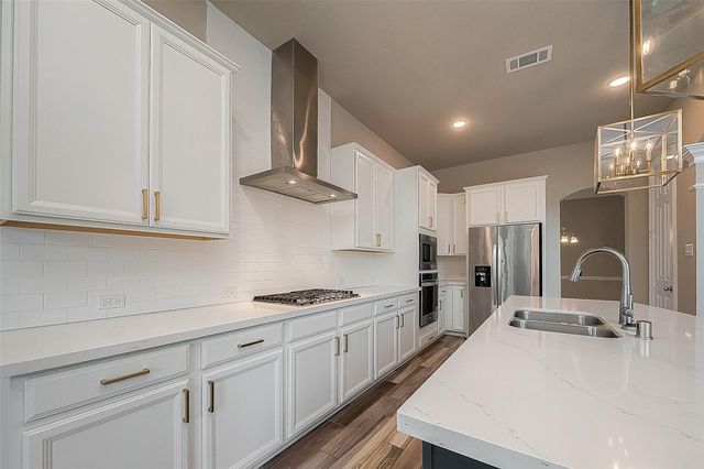 115 N Winter Sunrise Circle, Tomball, TX 77375