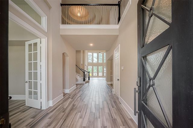 115 N Winter Sunrise Circle, Tomball, TX 77375