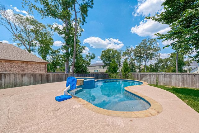 115 N Winter Sunrise Circle, Tomball, TX 77375