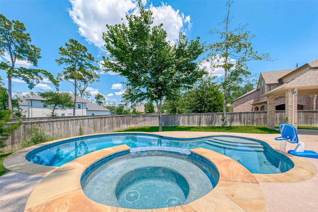 115 N Winter Sunrise Circle, Tomball, TX 77375