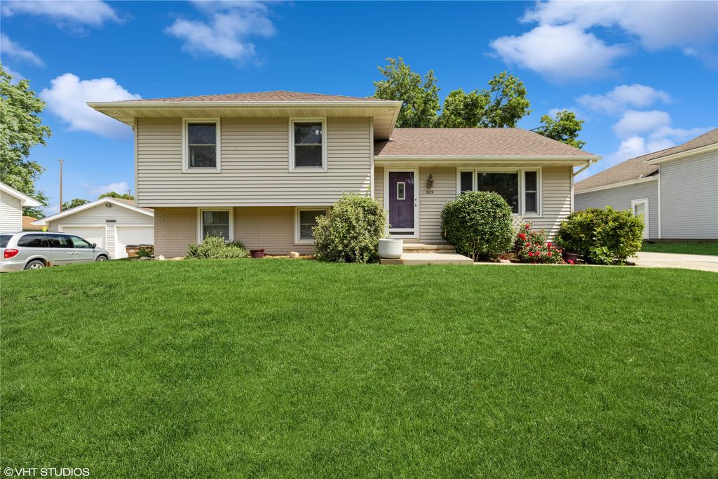 805 Parkview Lane, Carlisle, IA 50047