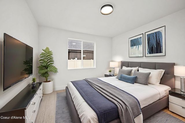 952 E STEEPLE CHASE RD, Hayden, ID 83835