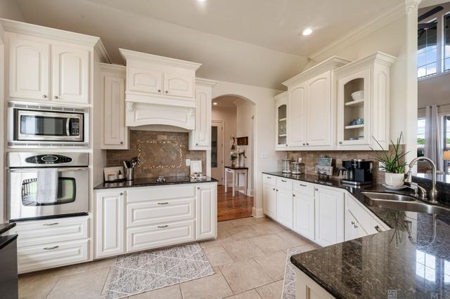 33075 Rivergate Cir, Springfield, LA 70462