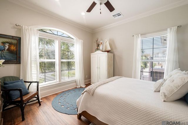 33075 Rivergate Cir, Springfield, LA 70462