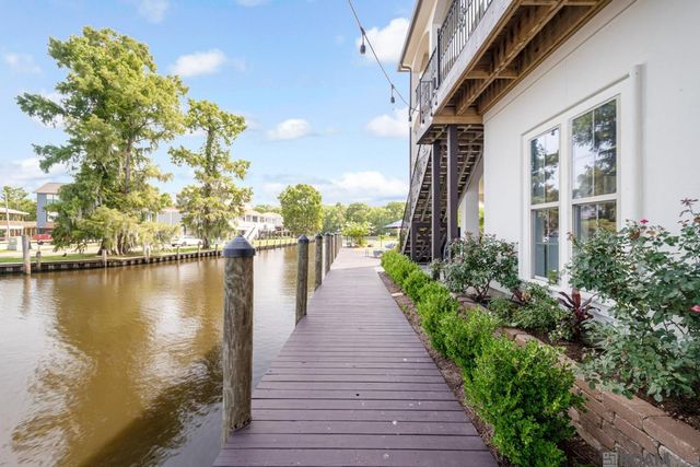 33075 Rivergate Cir, Springfield, LA 70462