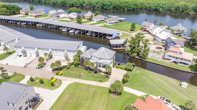 33075 Rivergate Cir, Springfield, LA 70462
