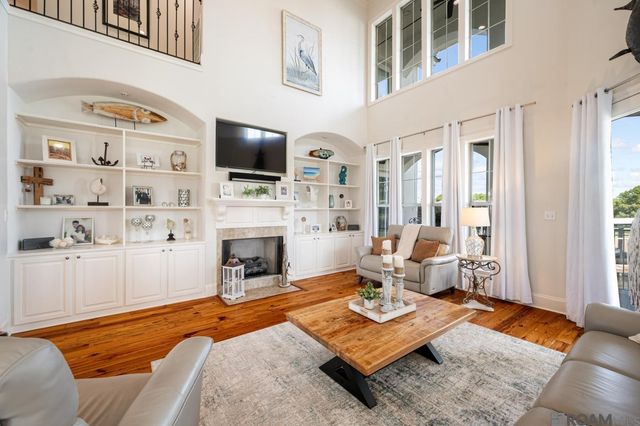 33075 Rivergate Cir, Springfield, LA 70462