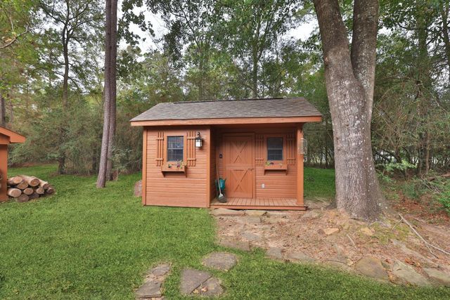 8803 Sendera Drive, Magnolia, TX 77354