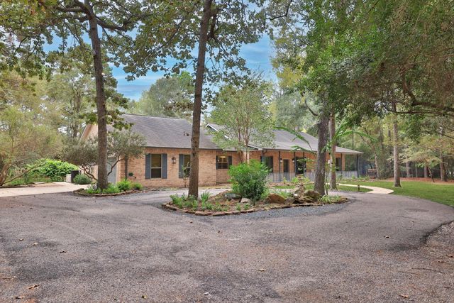 8803 Sendera Drive, Magnolia, TX 77354