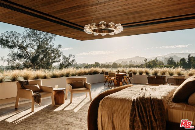 401 N Tigertail Road, Los Angeles, CA 90049