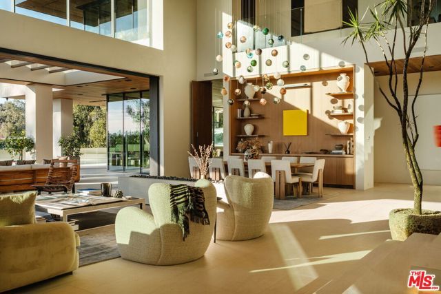 401 N Tigertail Road, Los Angeles, CA 90049