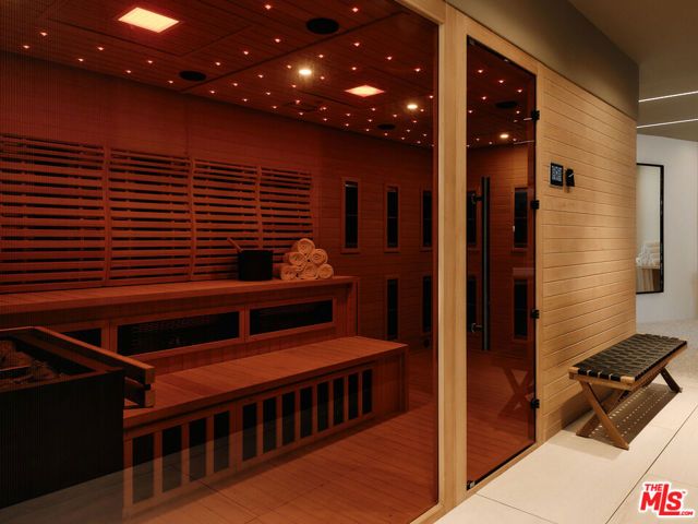 401 N Tigertail Road, Los Angeles, CA 90049