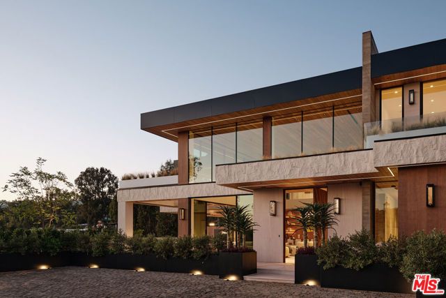 401 N Tigertail Road, Los Angeles, CA 90049