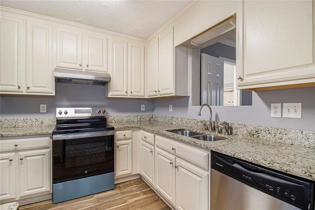 2 Chastain Circle, Newnan, GA 30263