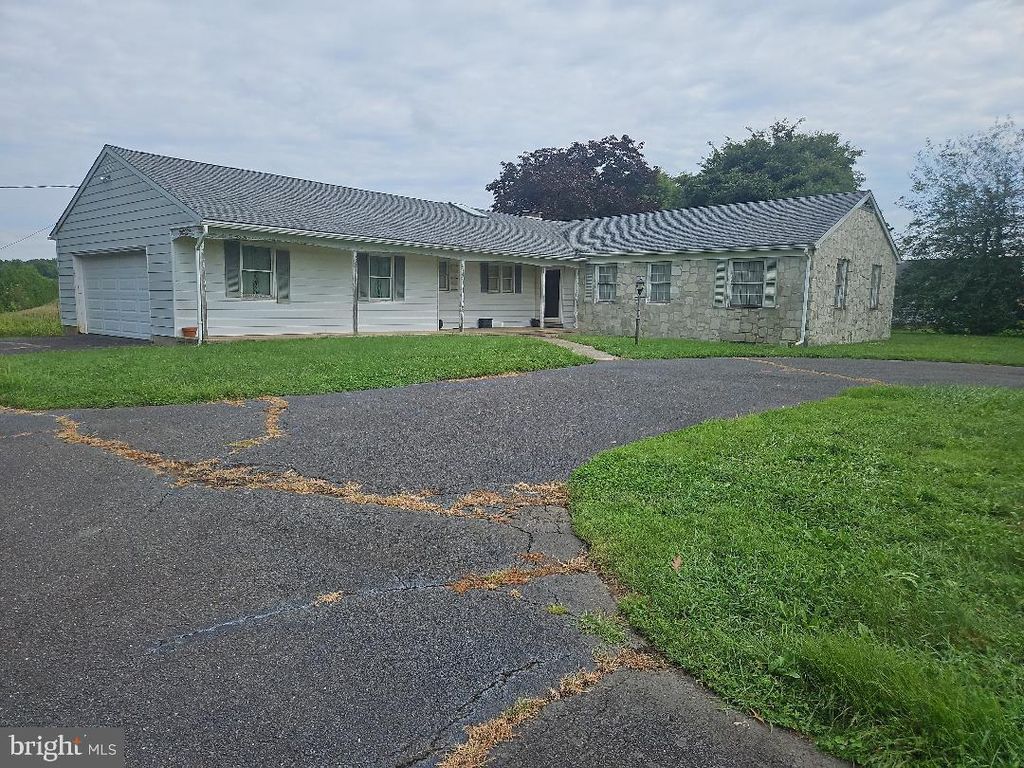 139 E OLD YORK RD, CHESTERFIELD, NJ 08515 — exterior
