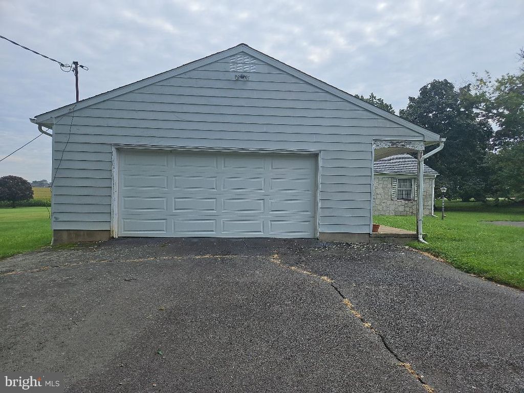 139 E OLD YORK RD, CHESTERFIELD, NJ 08515 — photo 2