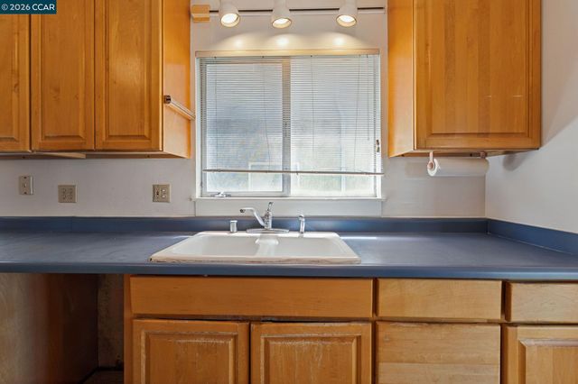 6386 Claremont Ave, Richmond, CA 94805