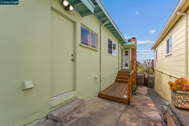 6386 Claremont Ave, Richmond, CA 94805