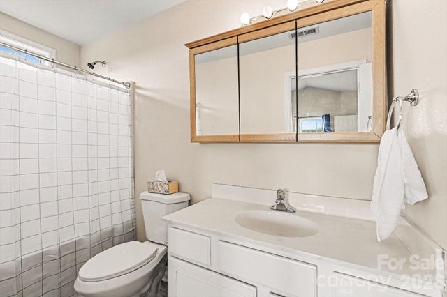 8601 Sawleaf Court, Charlotte, NC 28215