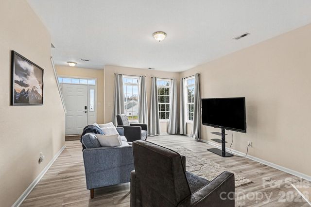 8601 Sawleaf Court, Charlotte, NC 28215