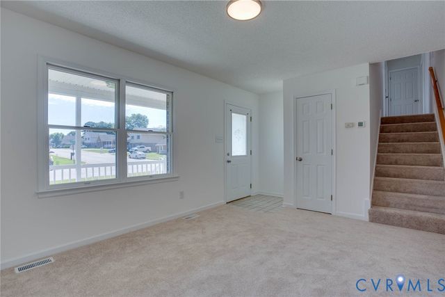 640 Cabin Creek Dr, Hopewell, VA 23860