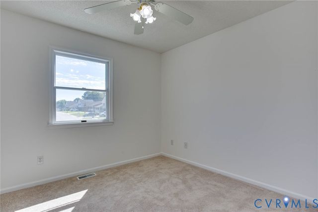 640 Cabin Creek Dr, Hopewell, VA 23860